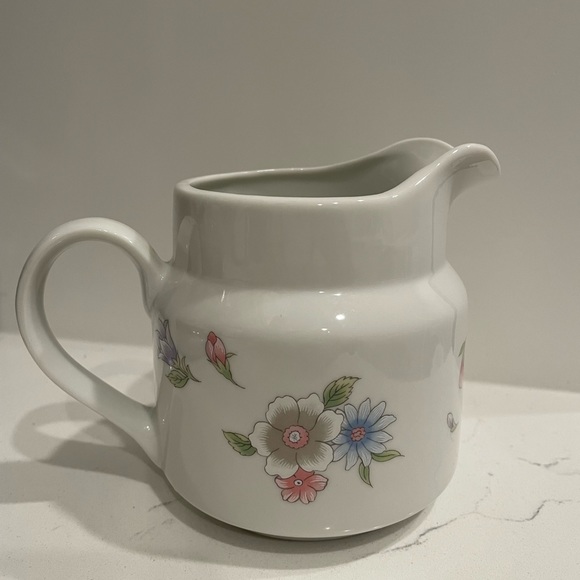 Vintage porcelain floral pitcher especially for you FTDA made in Japan 1989 - Picture 3 of 6